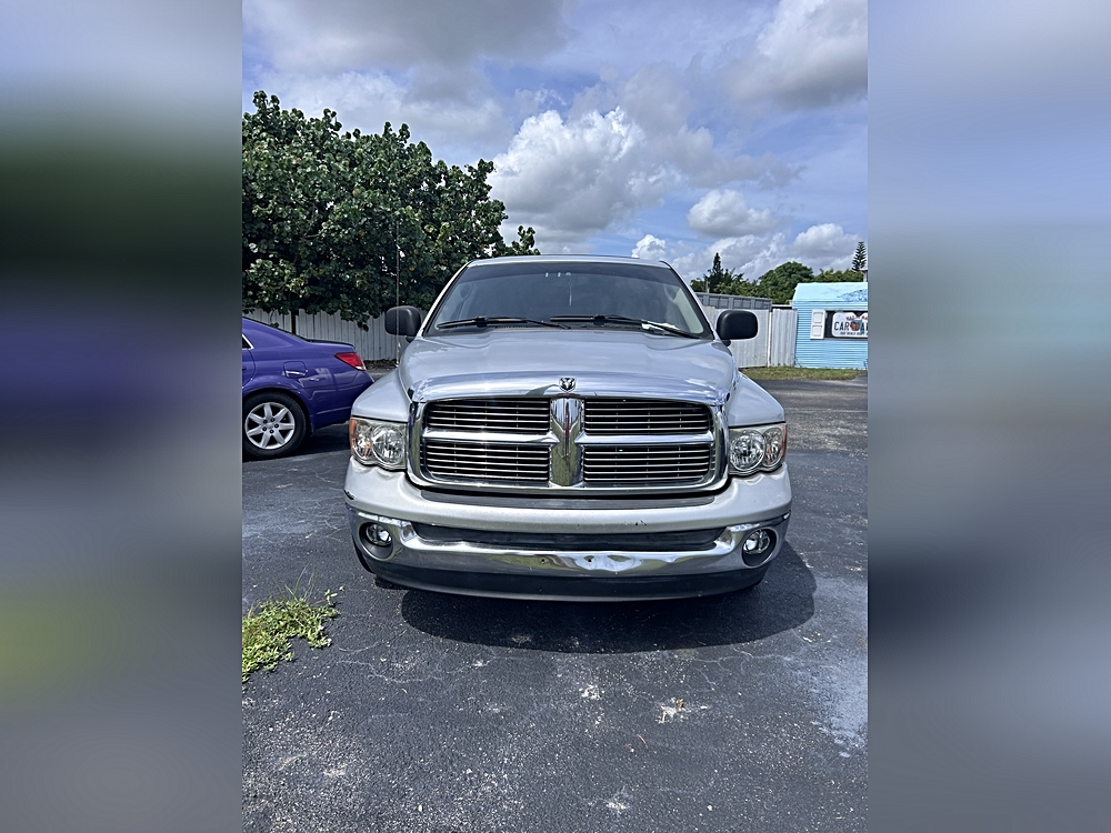 2005 Dodge Ram 1500 4dr Quad Cab 140.5" WB SLT