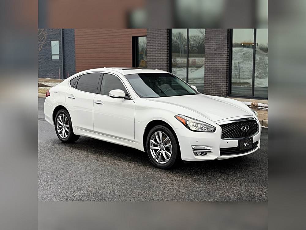 2015 INFINITI Q70 3.7's photo