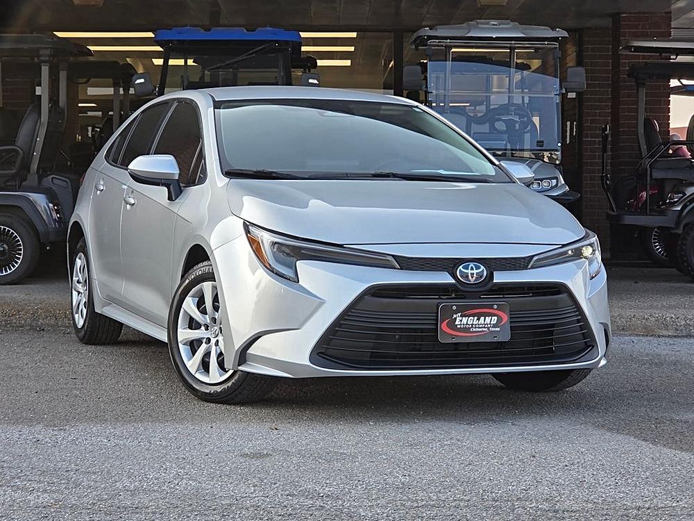 2024 Toyota Corolla LE's photo