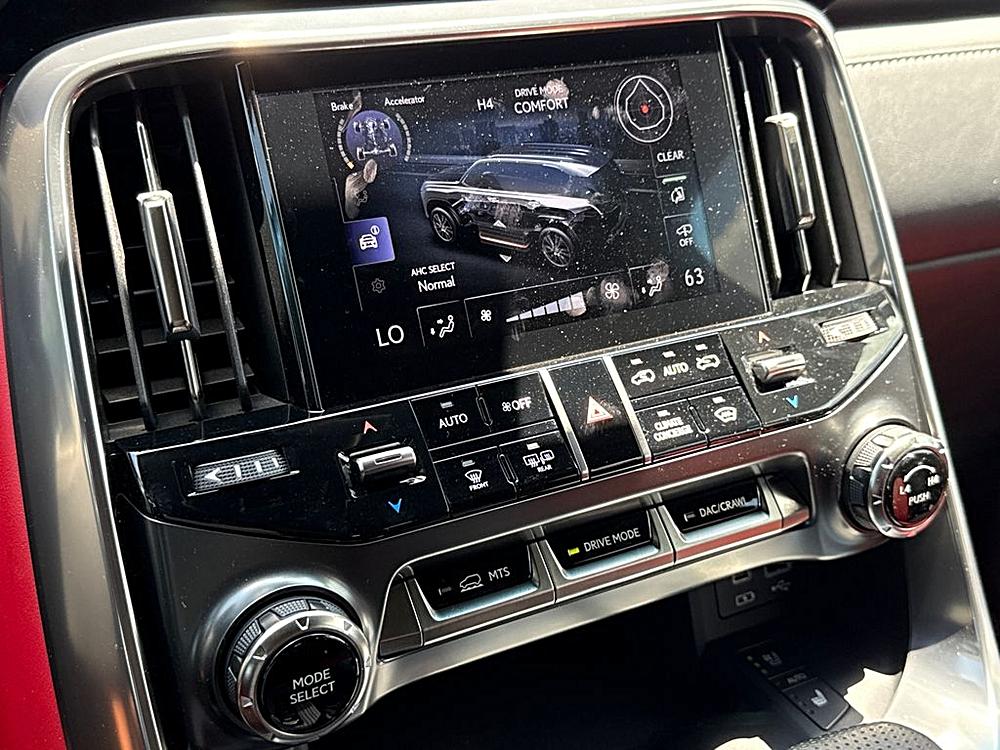 2024 Lexus LX 28