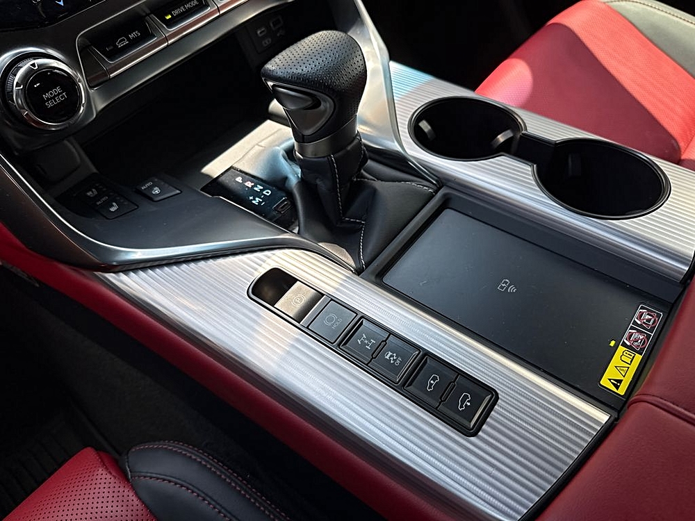 2024 Lexus LX 29