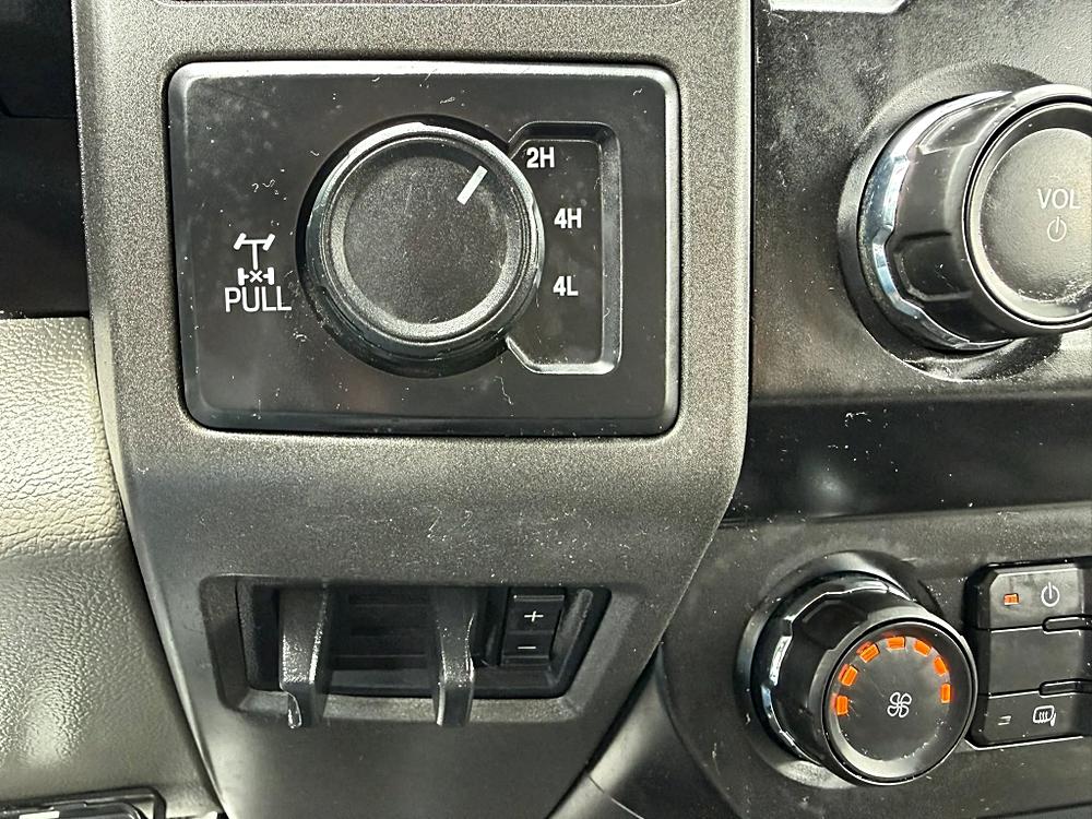 Ford F250 Super Duty Crew Cab photo 36