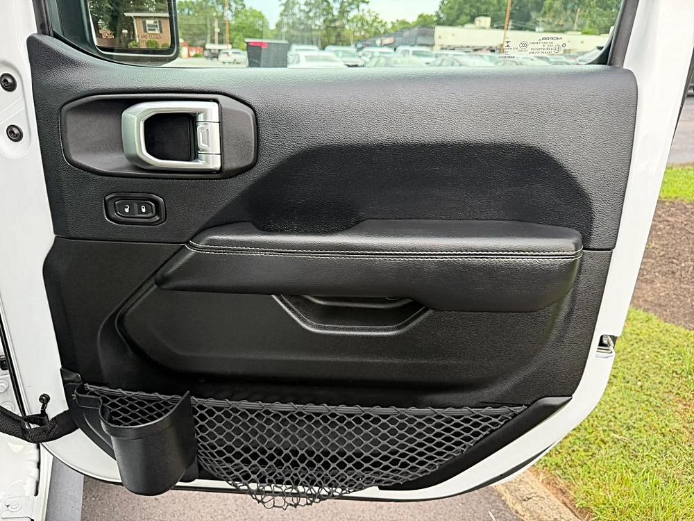 Jeep Wrangler photo 24