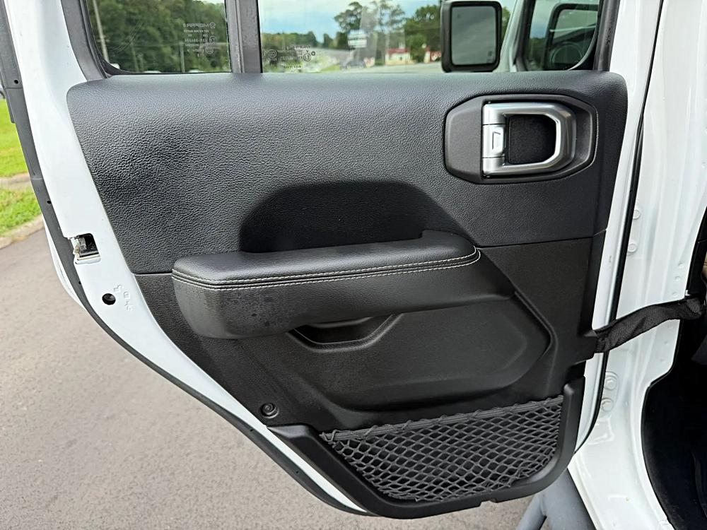 Jeep Wrangler photo 39