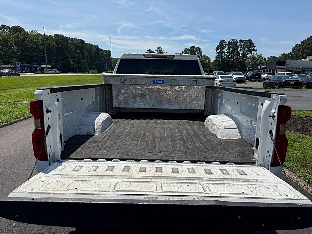 Chevrolet Silverado 2500 HD Double Cab photo 15