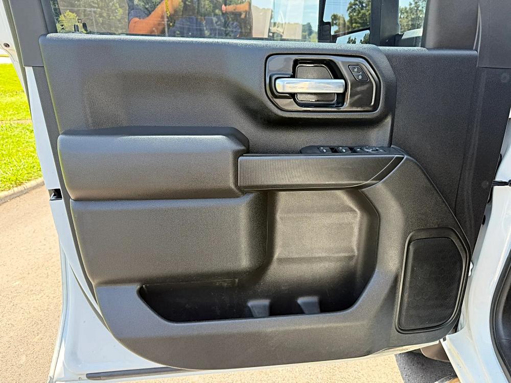 Chevrolet Silverado 2500 HD Double Cab photo 24