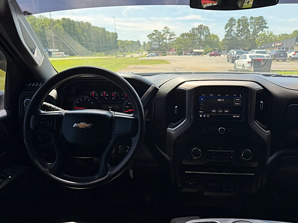 Chevrolet Silverado 2500 HD Double Cab photo 31