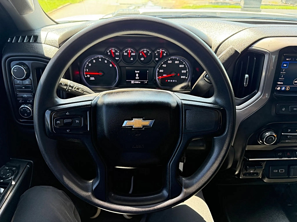 Chevrolet Silverado 2500 HD Double Cab photo 32