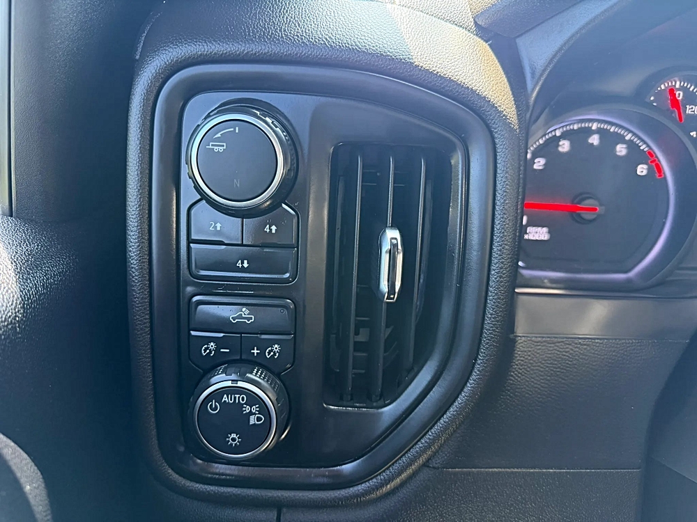Chevrolet Silverado 2500 HD Double Cab photo 35