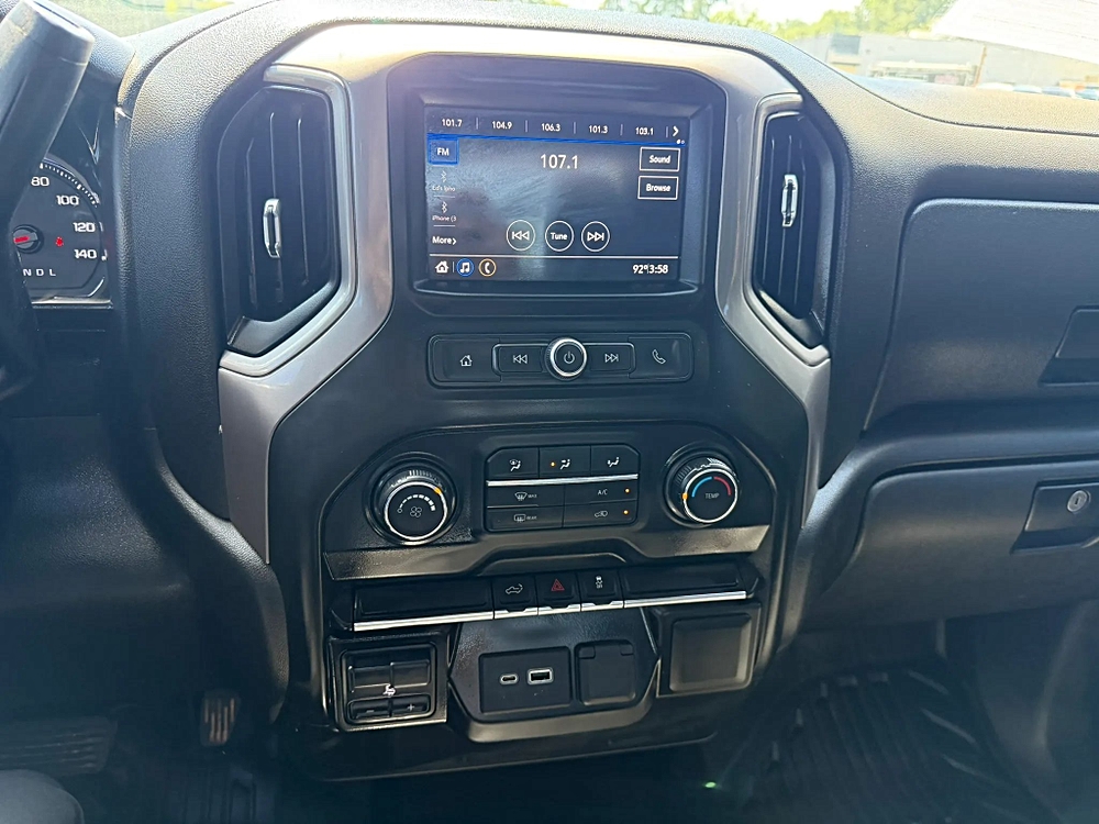 Chevrolet Silverado 2500 HD Double Cab photo 36