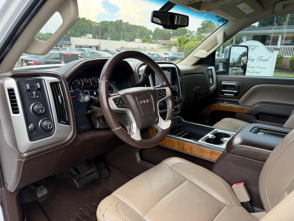 GMC Sierra 2500 HD Crew Cab photo 18