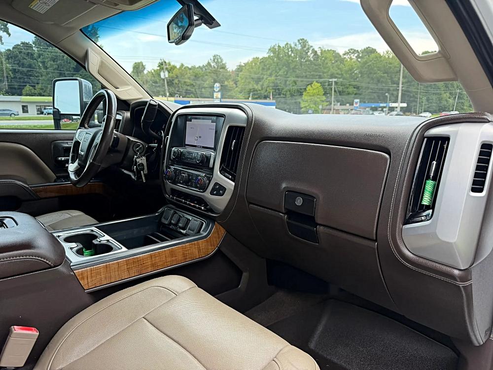 GMC Sierra 2500 HD Crew Cab photo 26