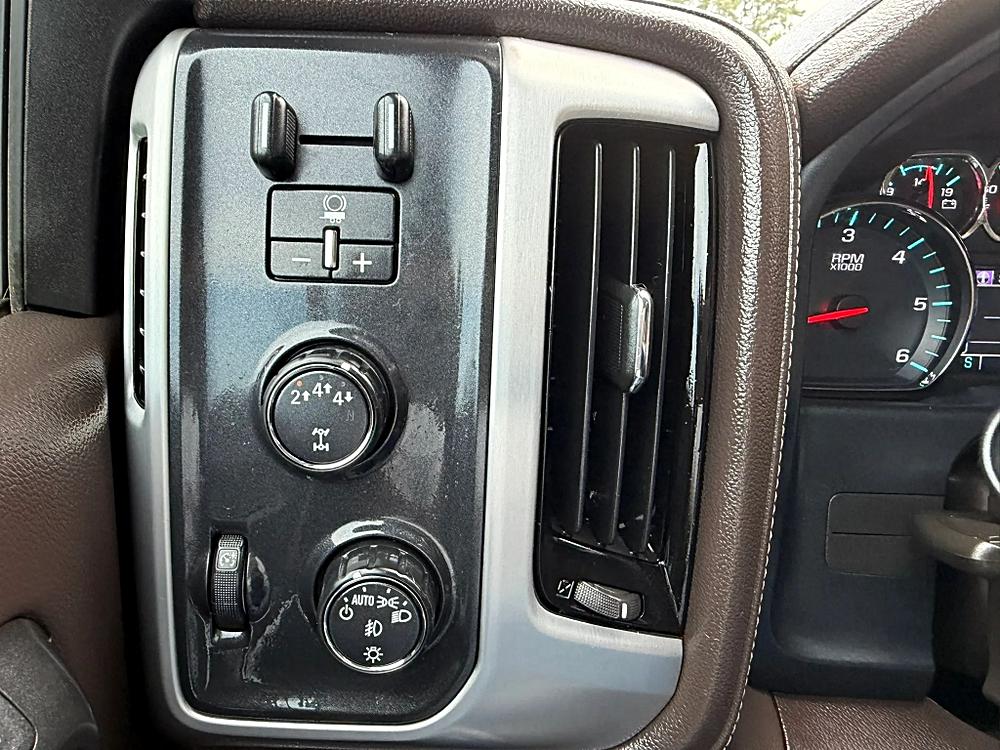 GMC Sierra 2500 HD Crew Cab photo 36