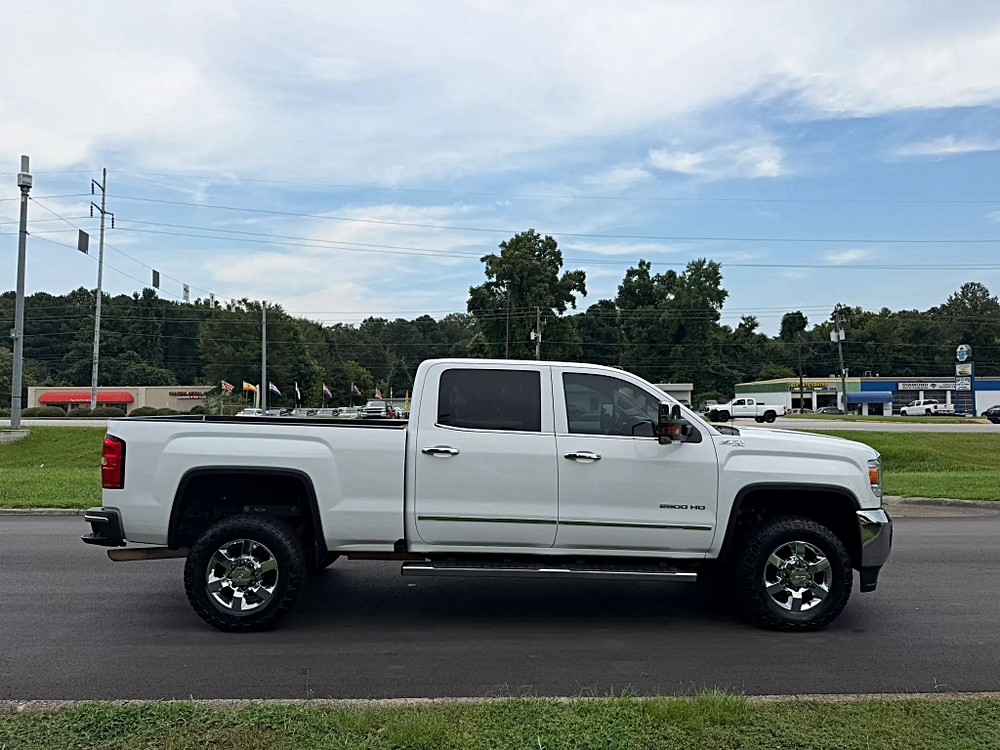 GMC Sierra 2500 HD Crew Cab photo 9