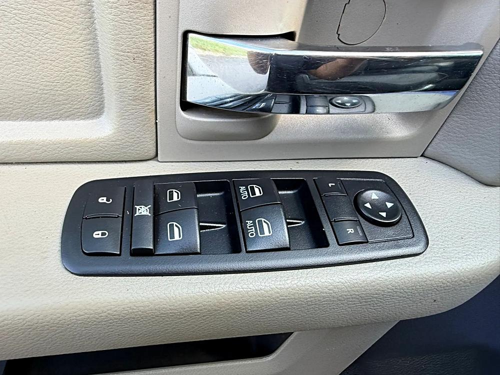 Dodge Ram 2500 Crew Cab photo 24