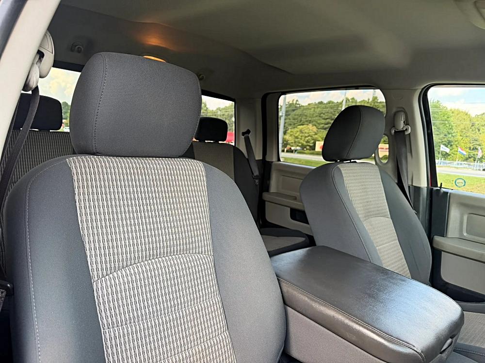 Dodge Ram 2500 Crew Cab photo 27