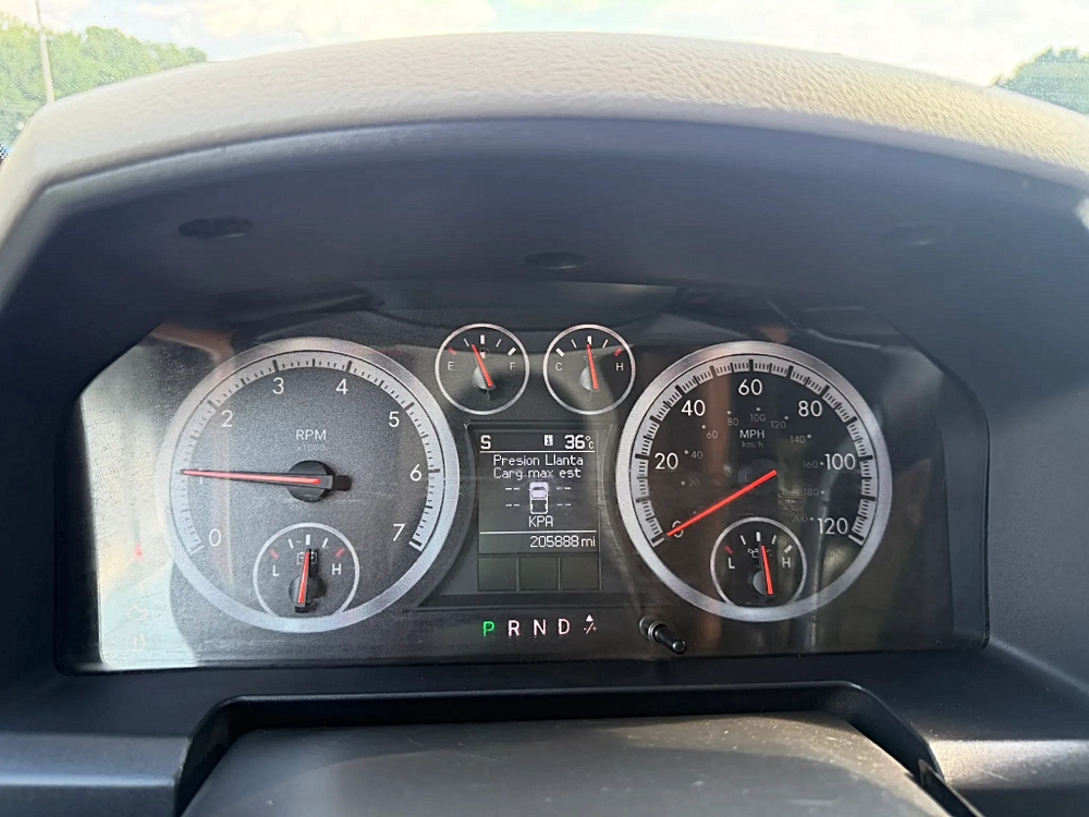 Dodge Ram 2500 Crew Cab photo 32