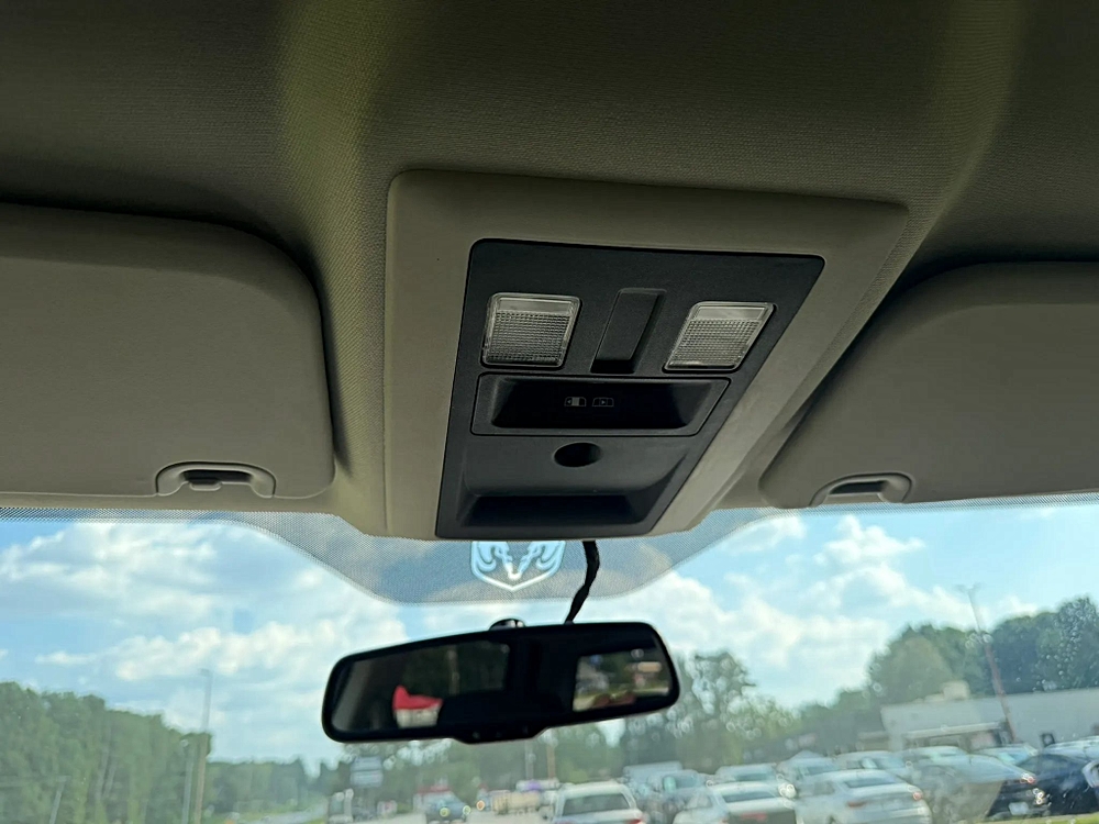 Dodge Ram 2500 Crew Cab photo 38