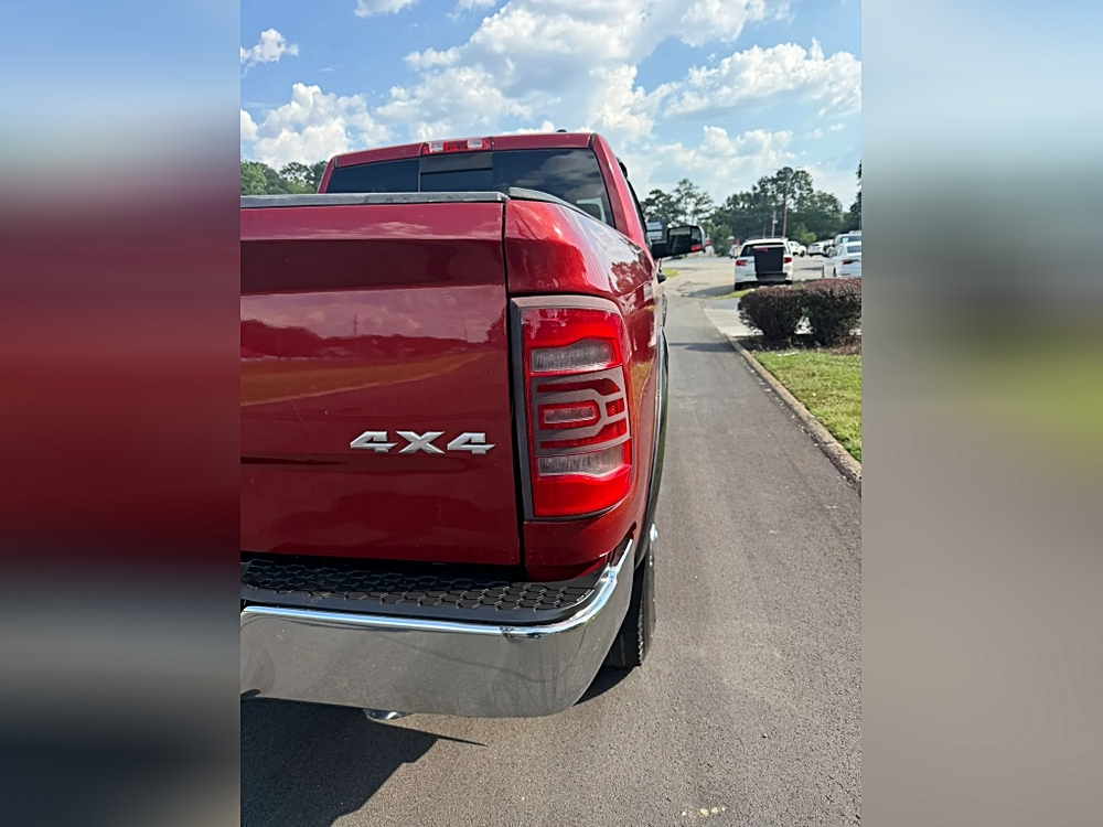 Dodge Ram 2500 Crew Cab photo 11