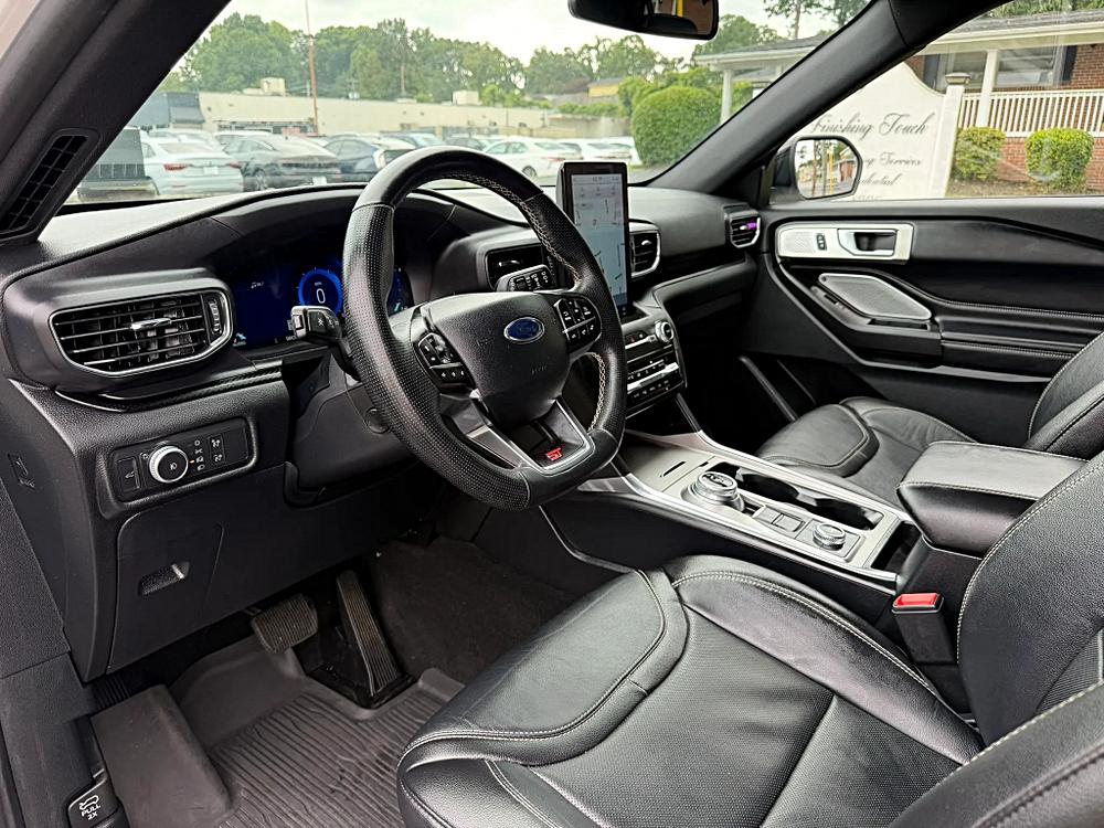 Ford Explorer photo 14