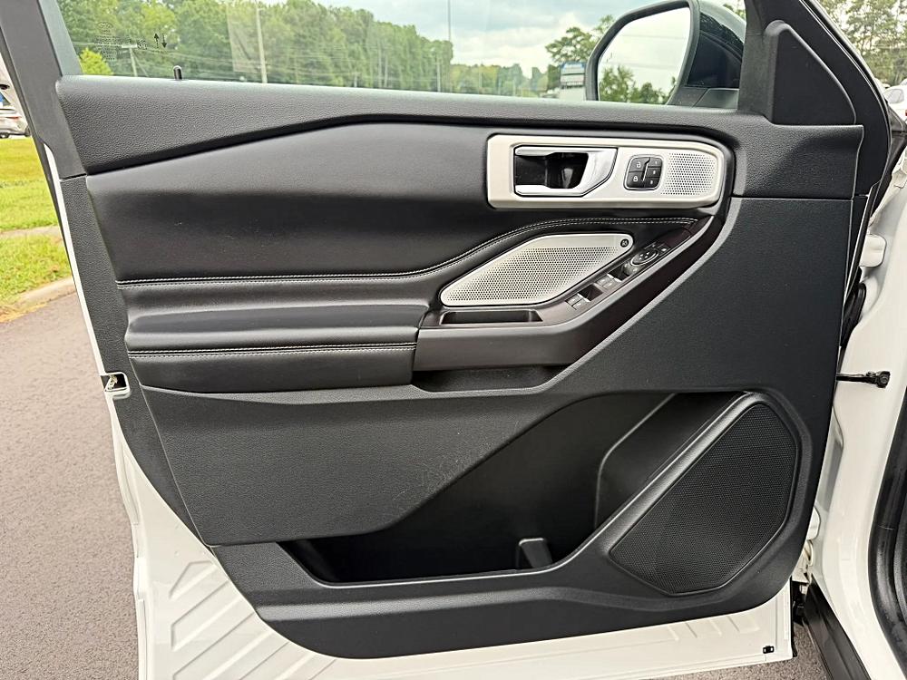 Ford Explorer photo 18