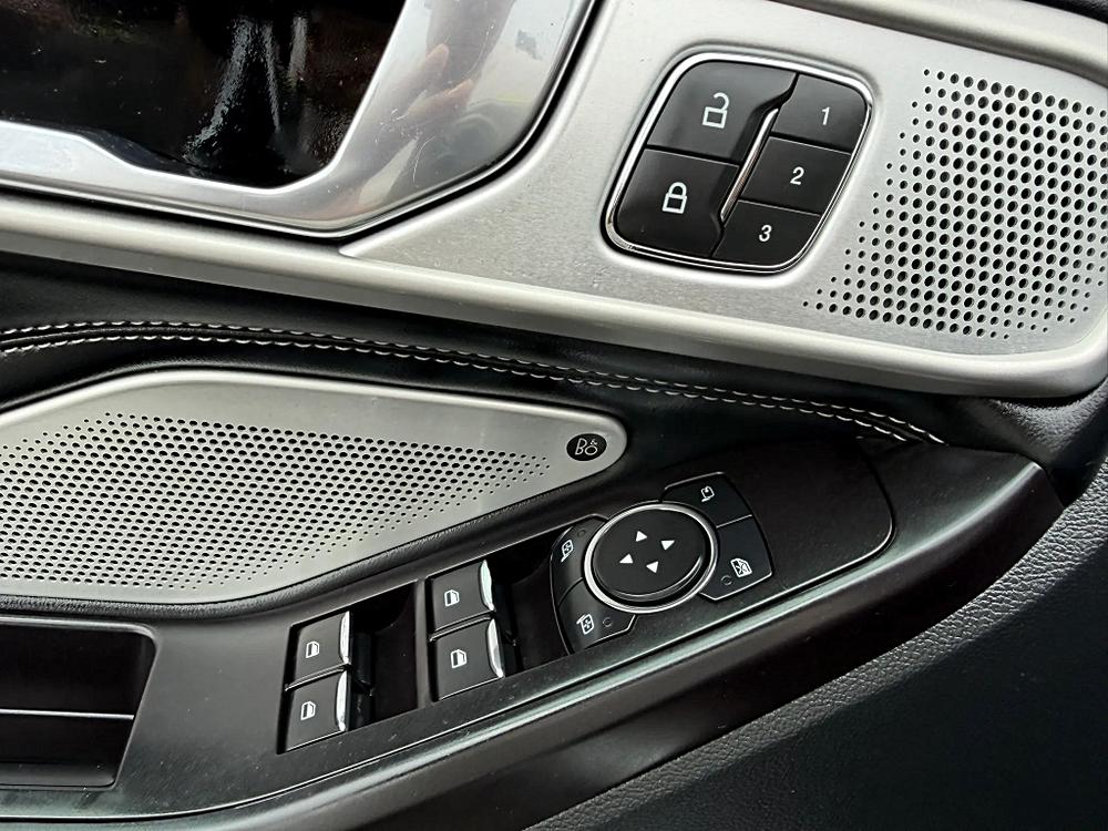 Ford Explorer photo 19