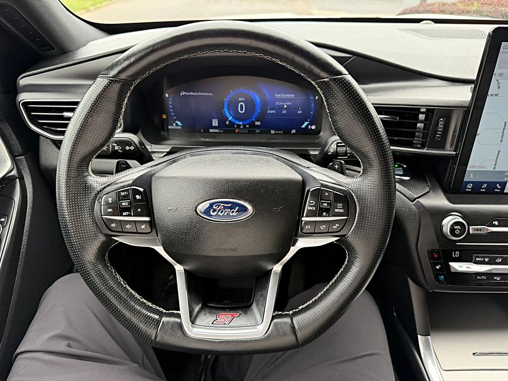 Ford Explorer photo 26