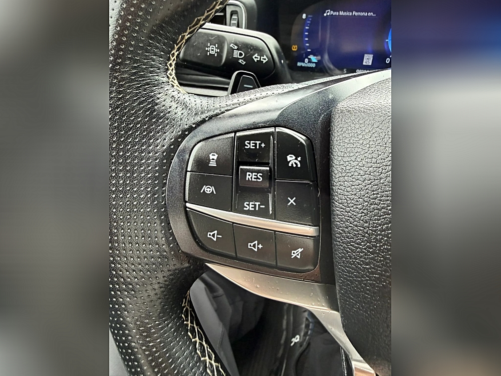 Ford Explorer photo 29