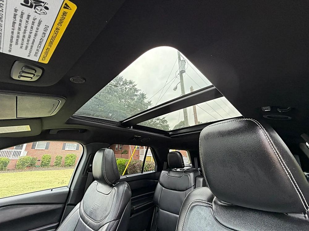 Ford Explorer photo 36
