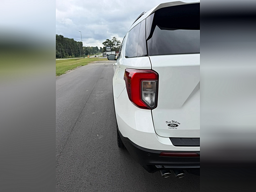 Ford Explorer photo 11