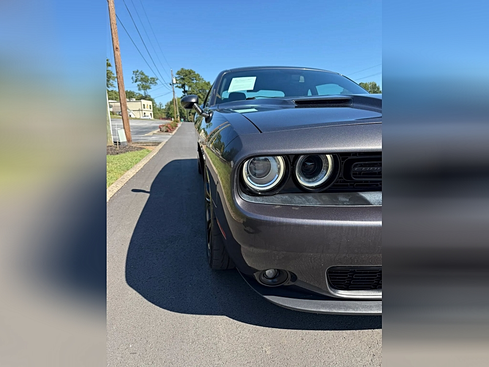 Dodge Challenger photo 8
