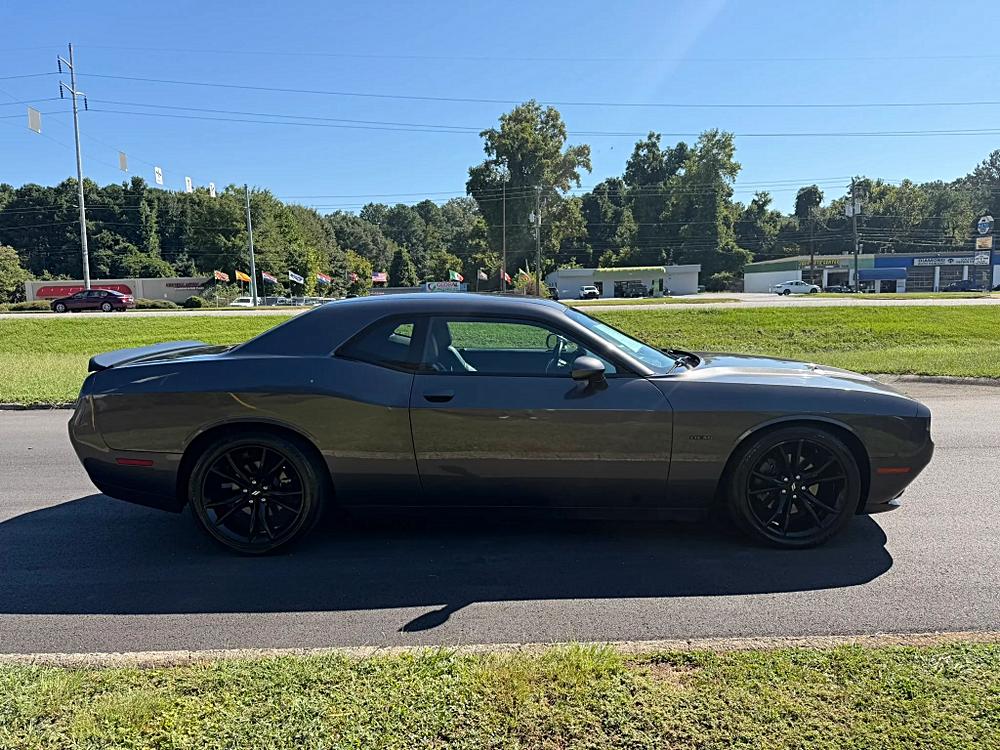 Dodge Challenger photo 9