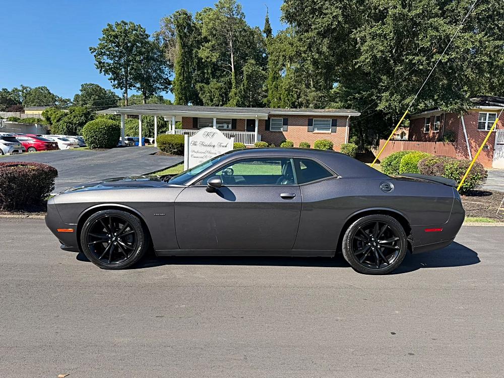Dodge Challenger photo 10