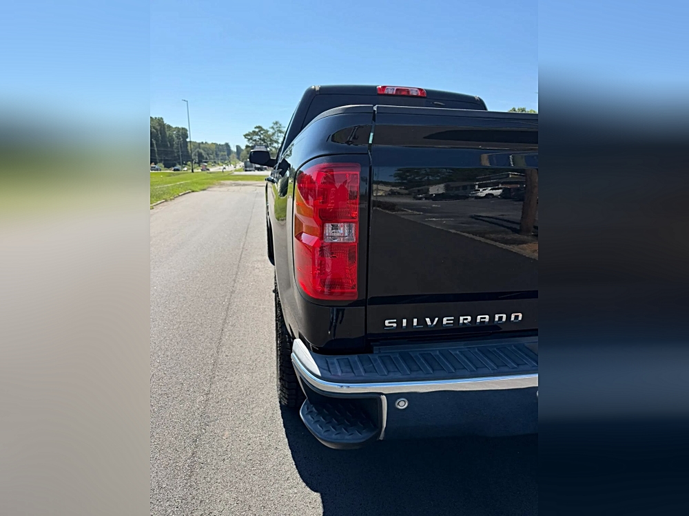 Chevrolet Silverado 1500 Crew Cab photo 17