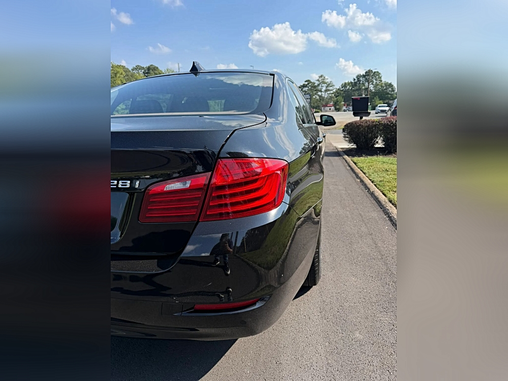 BMW 5 Series photo 12