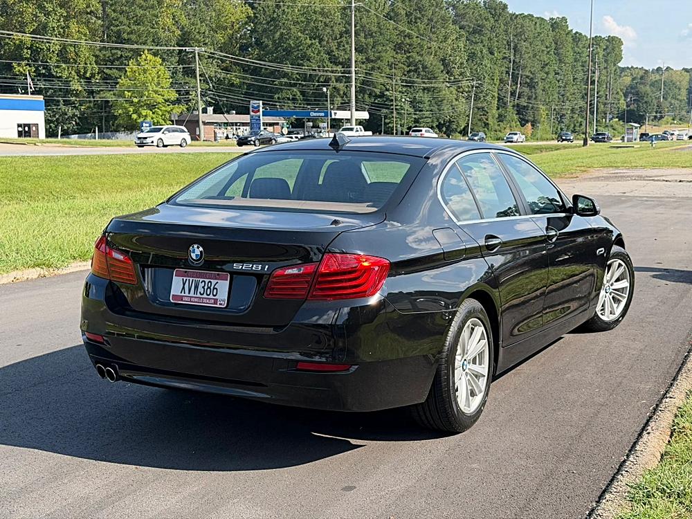 BMW 5 Series photo 14