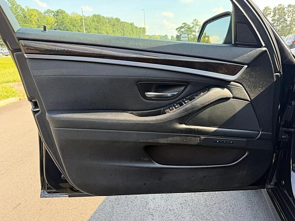 BMW 5 Series photo 19