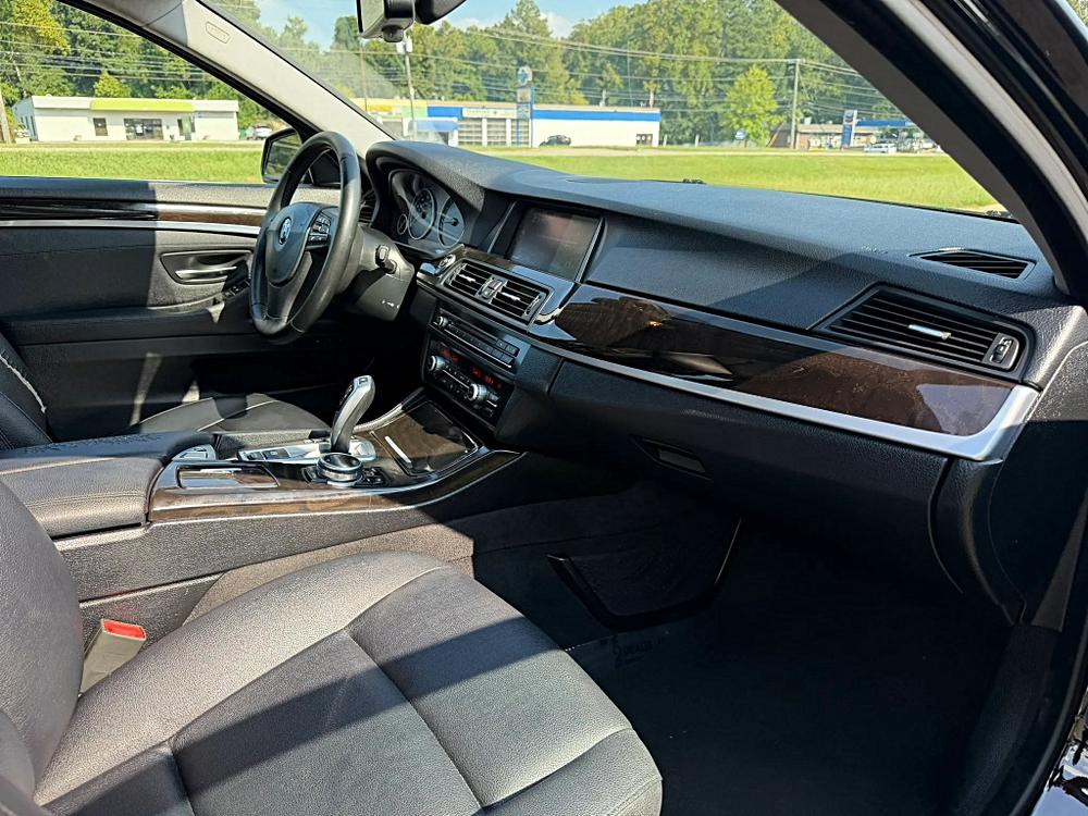BMW 5 Series photo 21