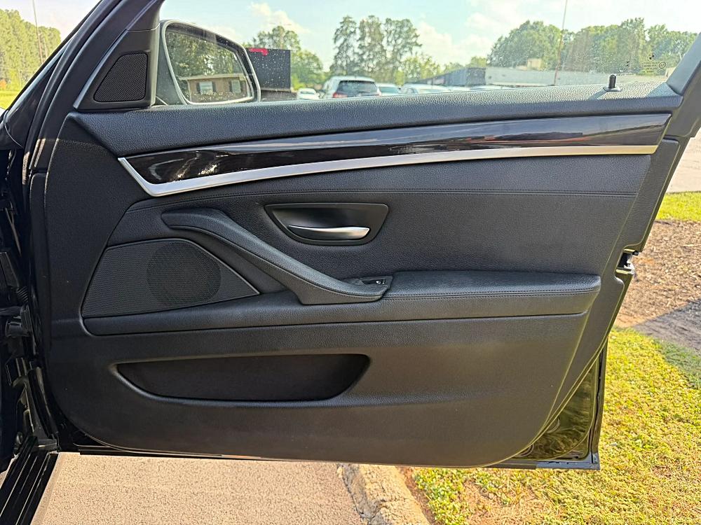 BMW 5 Series photo 24