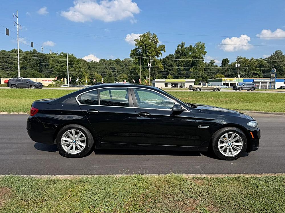 BMW 5 Series photo 8