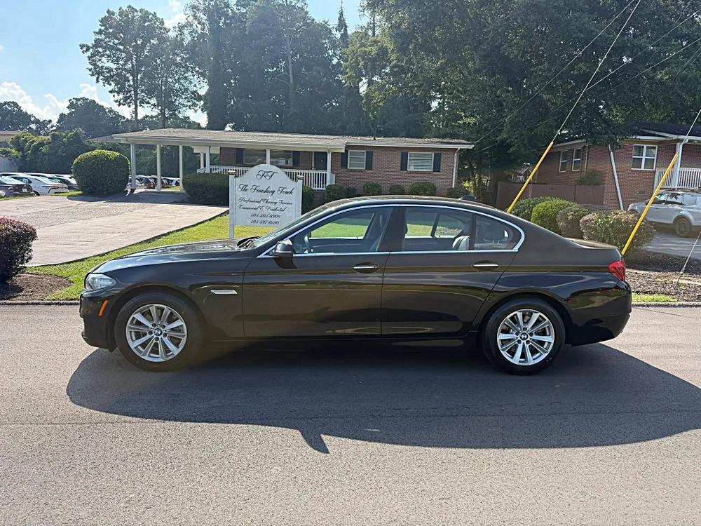 BMW 5 Series photo 9