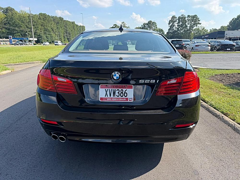 BMW 5 Series photo 11