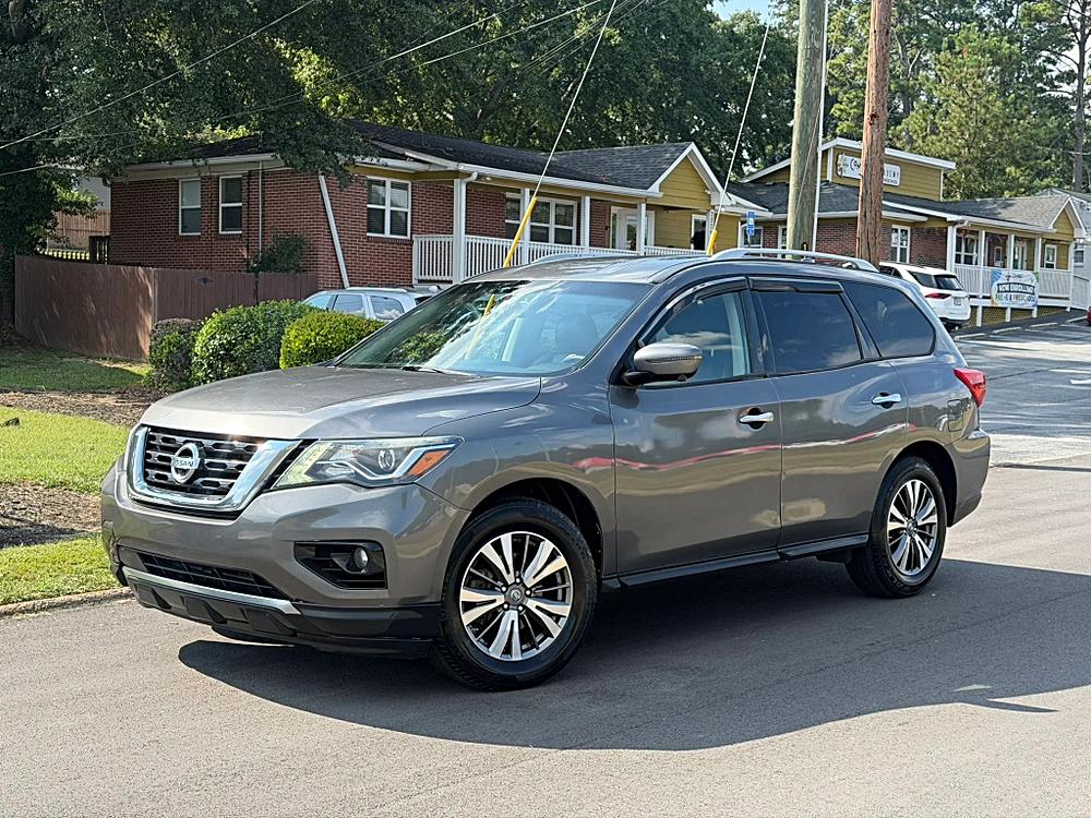 Nissan Pathfinder photo 3