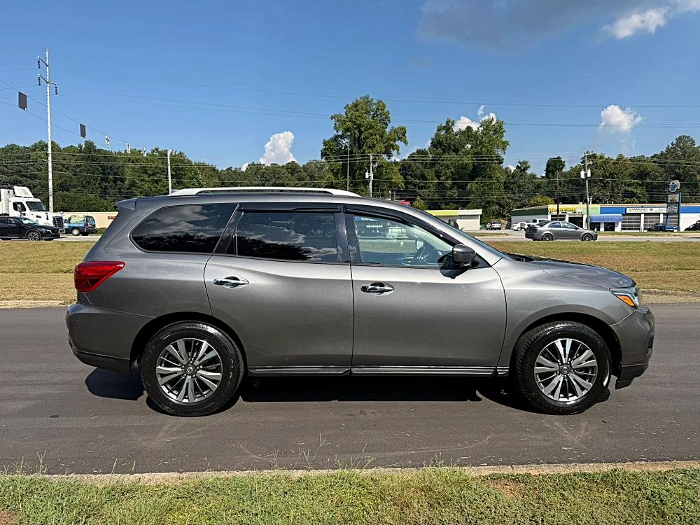 Nissan Pathfinder photo 8