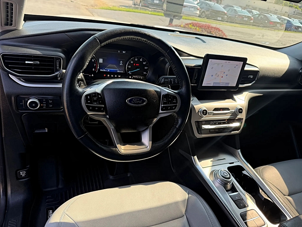 Ford Explorer photo 17