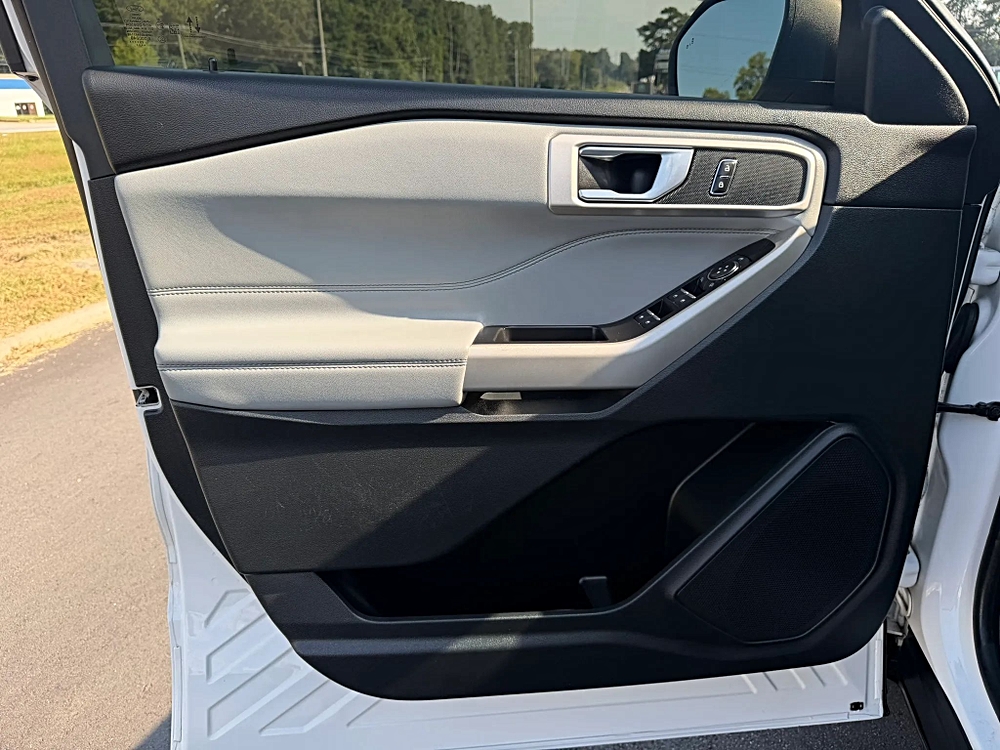 Ford Explorer photo 21