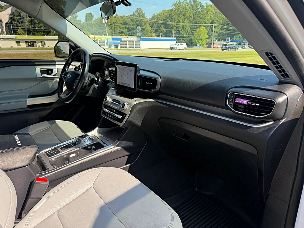 Ford Explorer photo 23