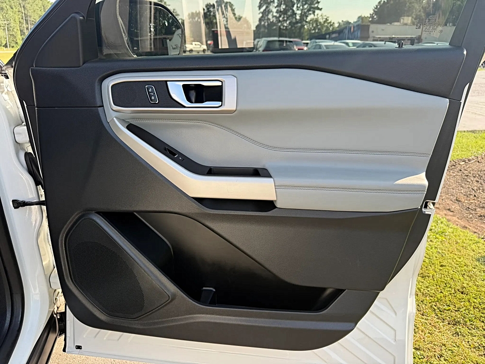 Ford Explorer photo 26