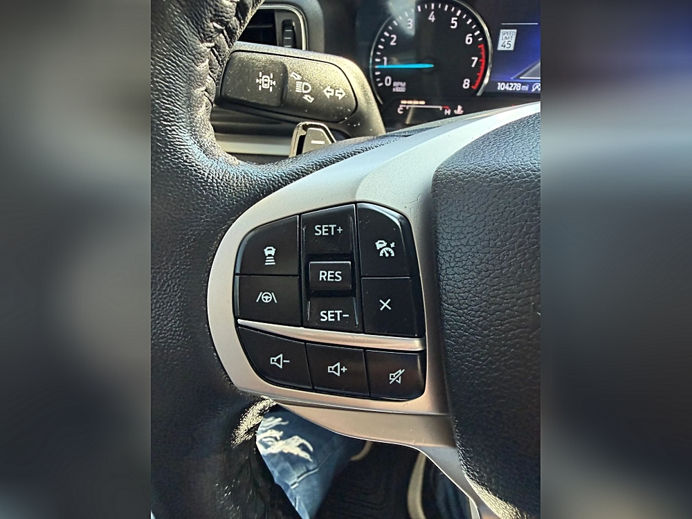Ford Explorer photo 32