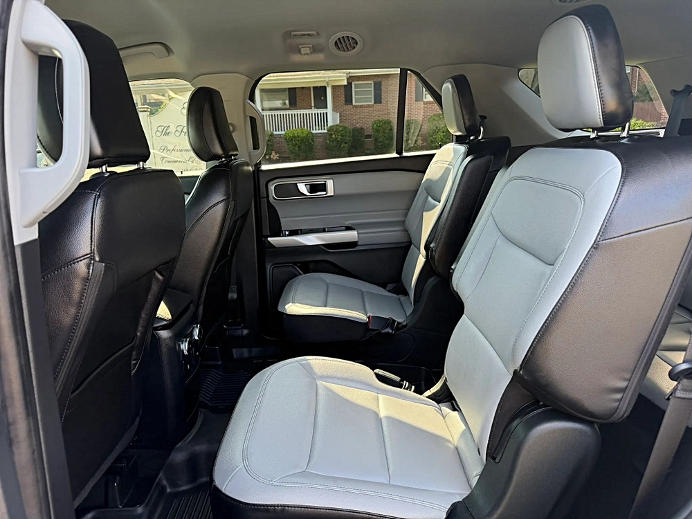 Ford Explorer photo 38